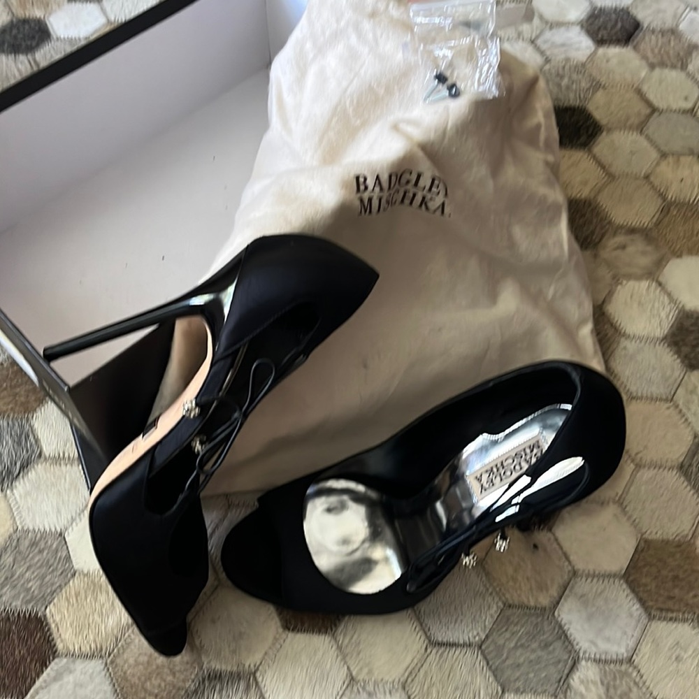 Badgley Mischka “Wanda” stilettos, Blk Satin, peekaboo toe + embellishments, 8.5